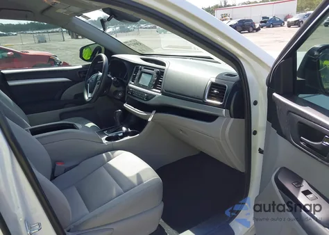 2019 Toyota Highlander Le z USA, uszkodzony, nr VIN 5TDBZRFH5KS718739